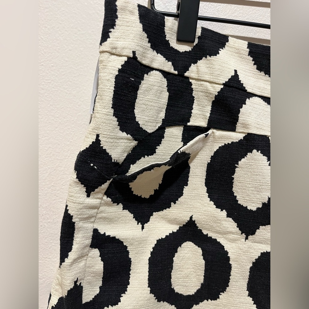 Cartonnier Black and White Patterned Women’s Shorts - Picture 8 of 9
